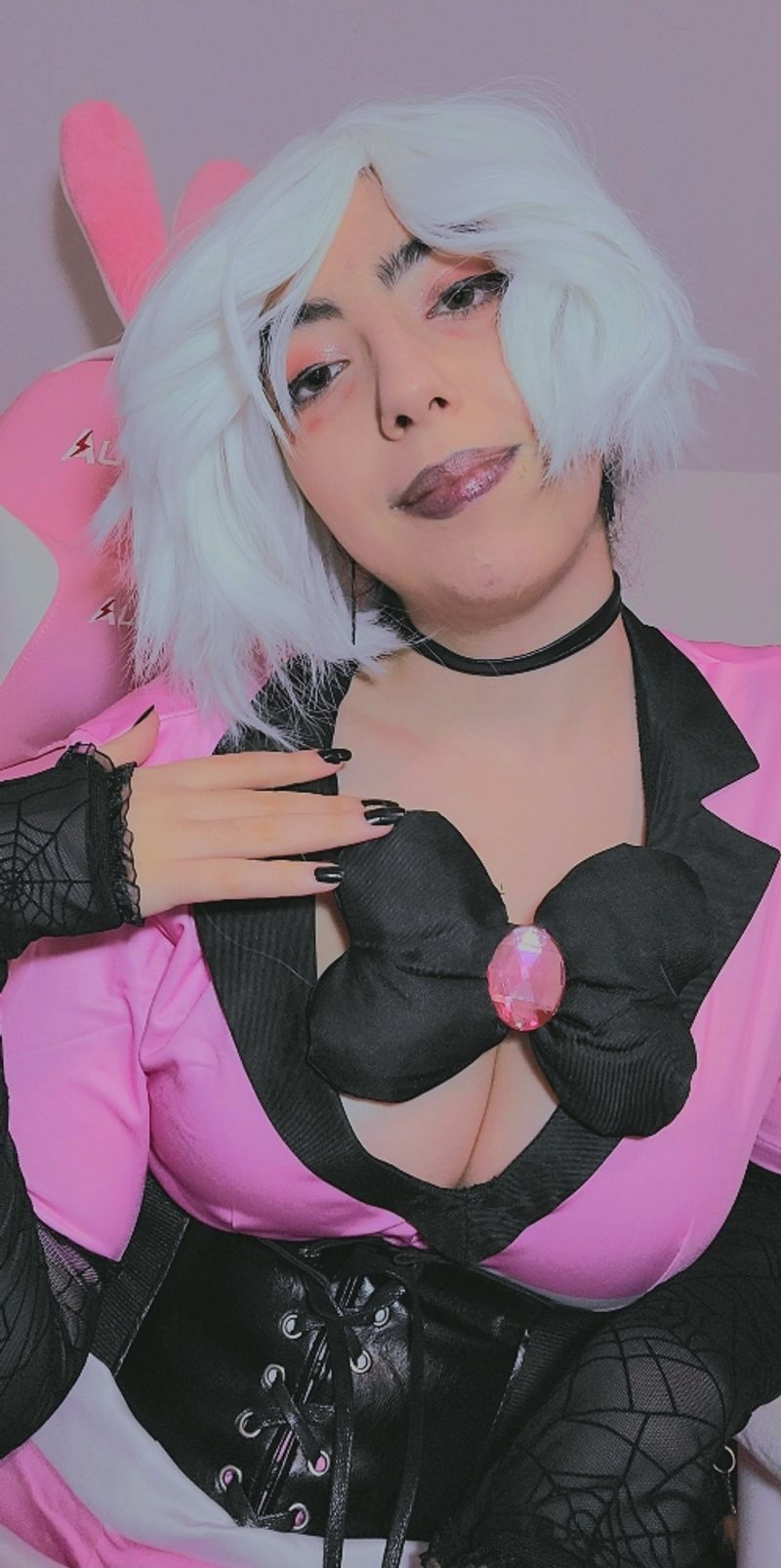 Lowa – v1 Angel Dust