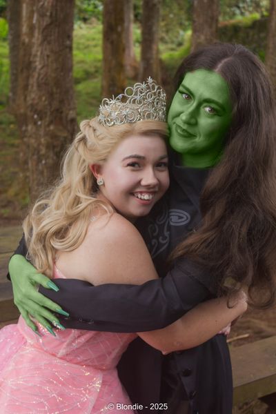 Michiru_cosplay - Elphaba & Glinda💚🩷