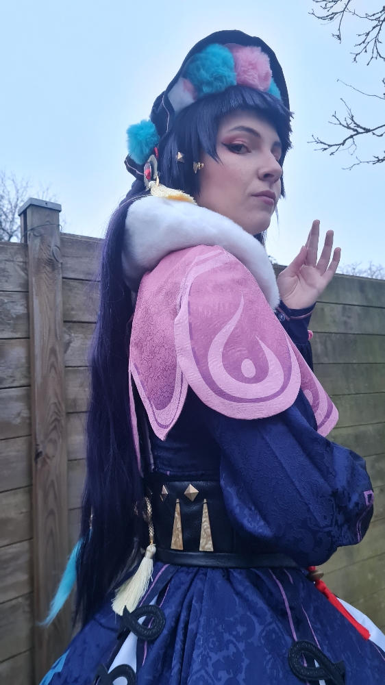 Yun Jin en extérieur - Photo 3