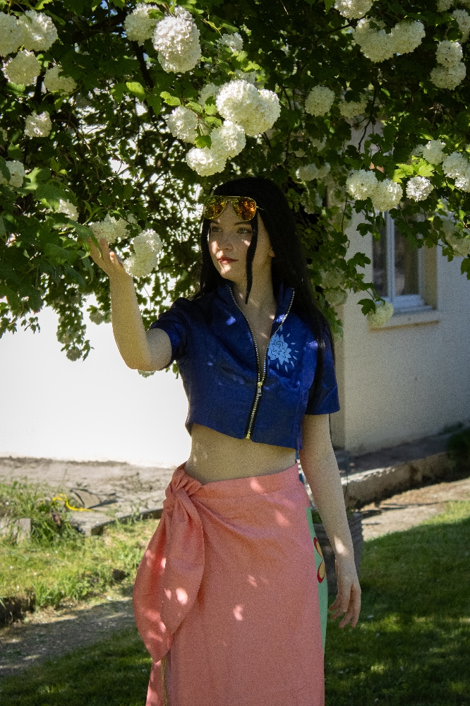 Robin in garden - Photo 6