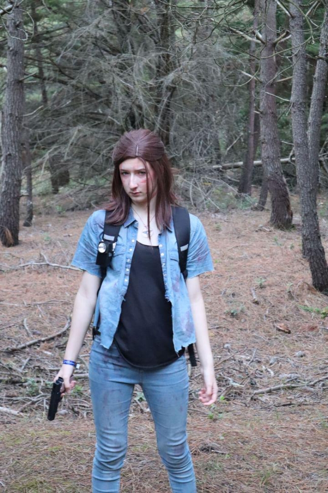 Ellie TLOU2 forest - Photo 14