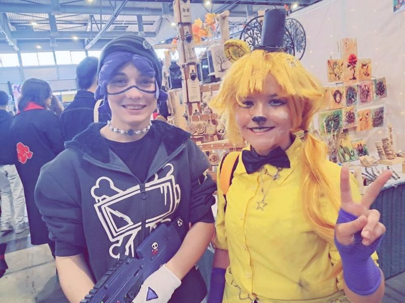 Cosplay._.star - Golden Freddy 