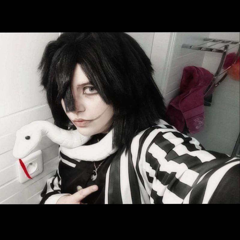 Adamthecosplayer – Obanai iguro 🐍