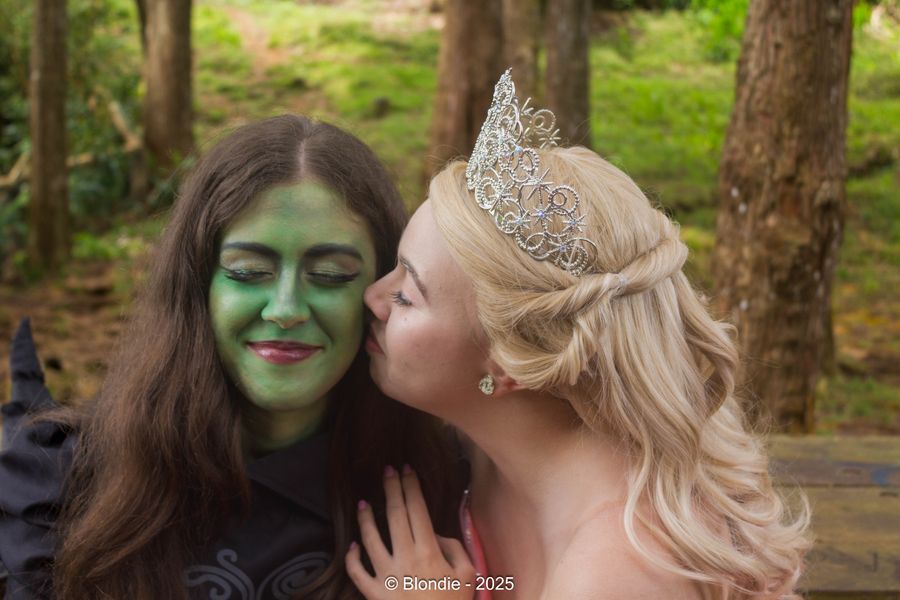Michiru_cosplay - Elphaba & Glinda💚🩷