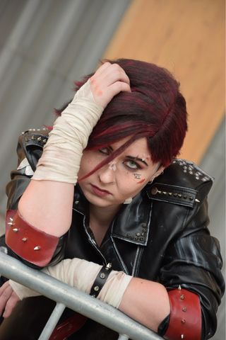 Vi