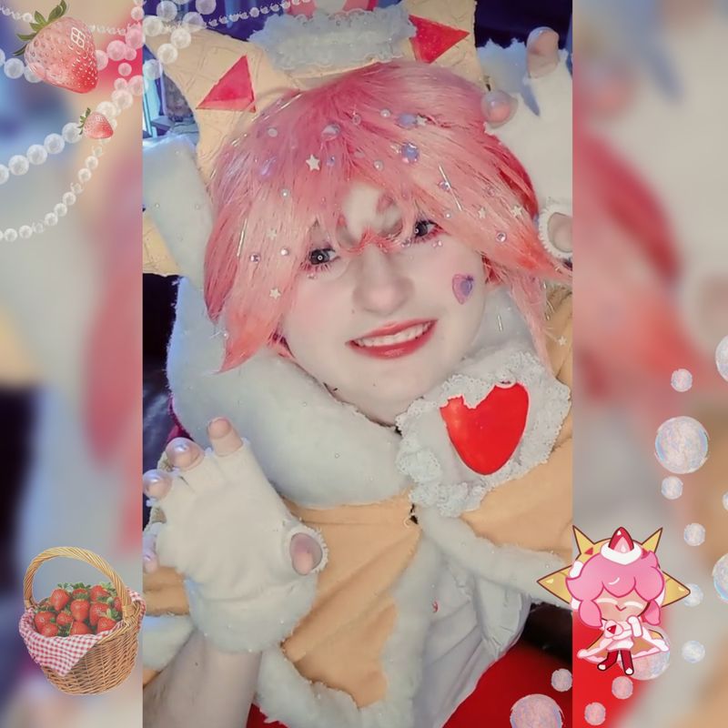 Luci0le – Strawberry Crepe