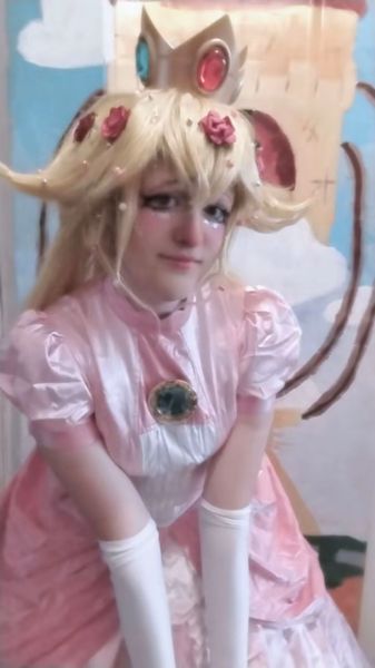 Une_fan_de_fnaf02 - Princesse Peach