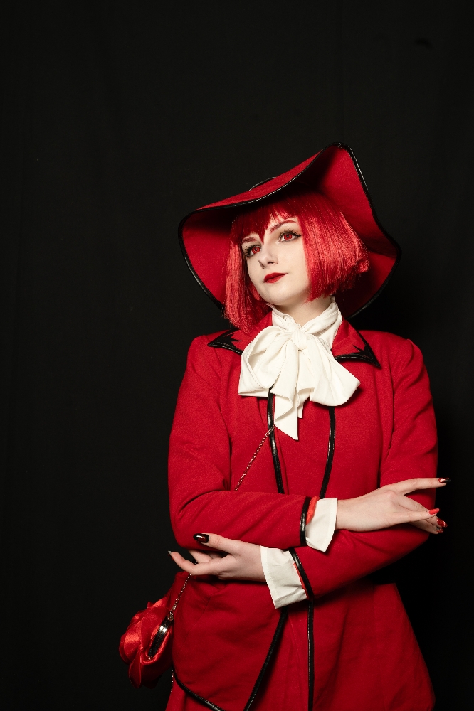 Mme Red - Photo 1