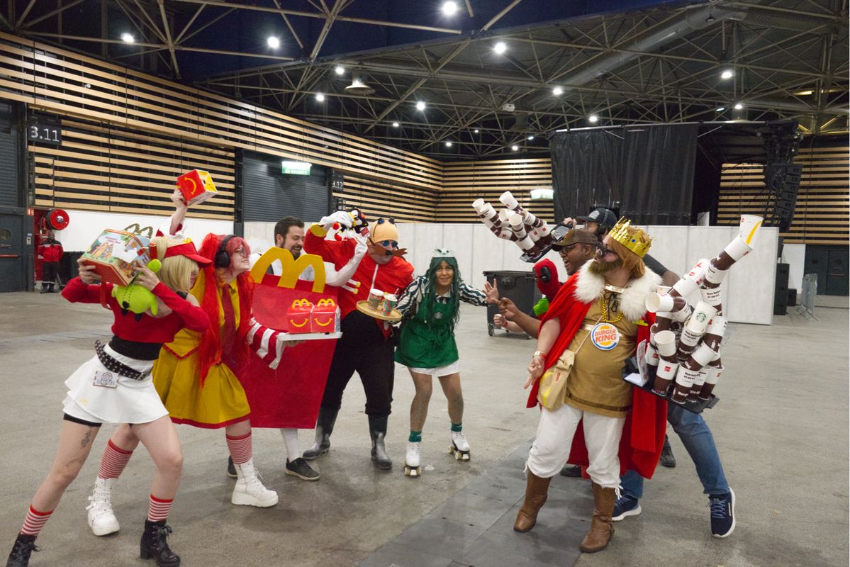 Extraterrestre_cosplay – Starbucks JT