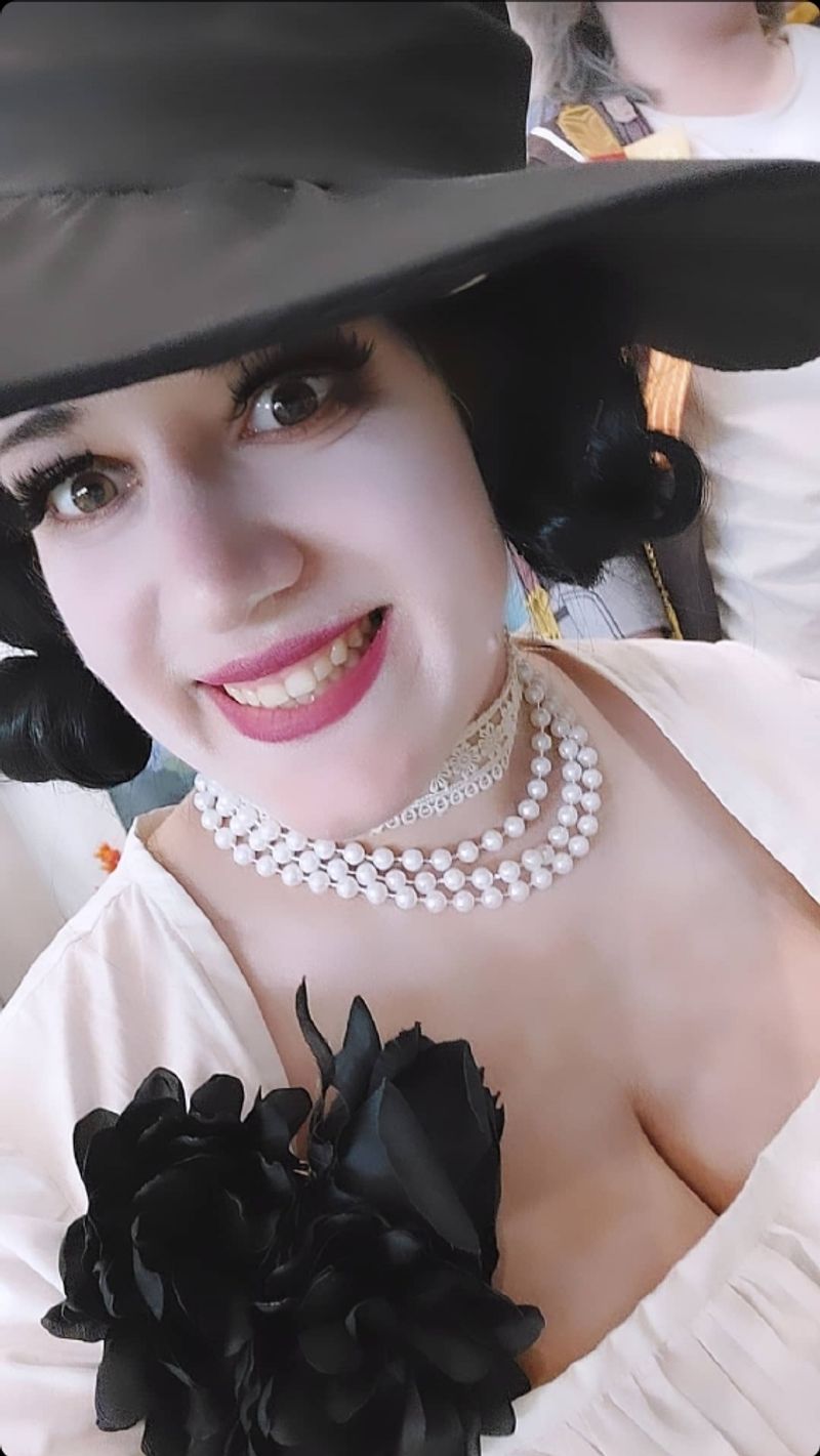 Starlight.lullaby – Lady Dimitrescu