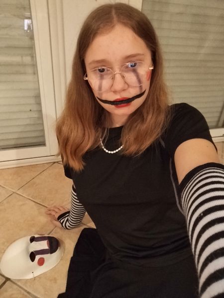 Sarahcos - Puppet