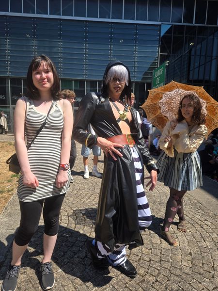 Cos._kam, Suzie Q en conv