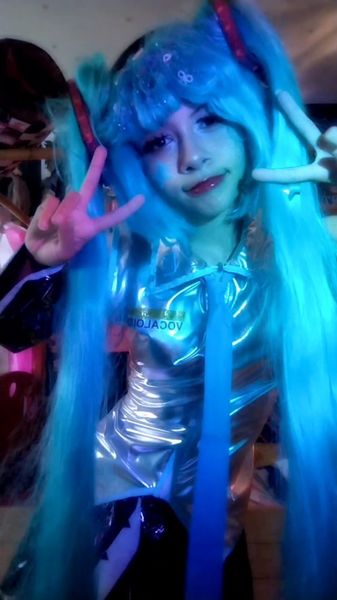 Moondrop_cosplay - Miku