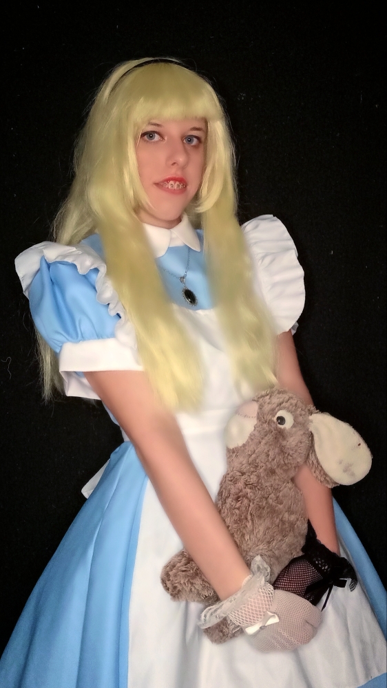 Alice  - Photo 1