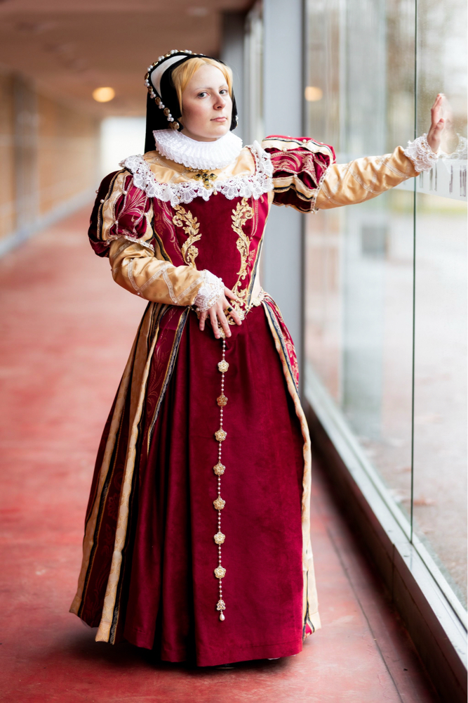 Mary I of England Cosplay - Photo 9