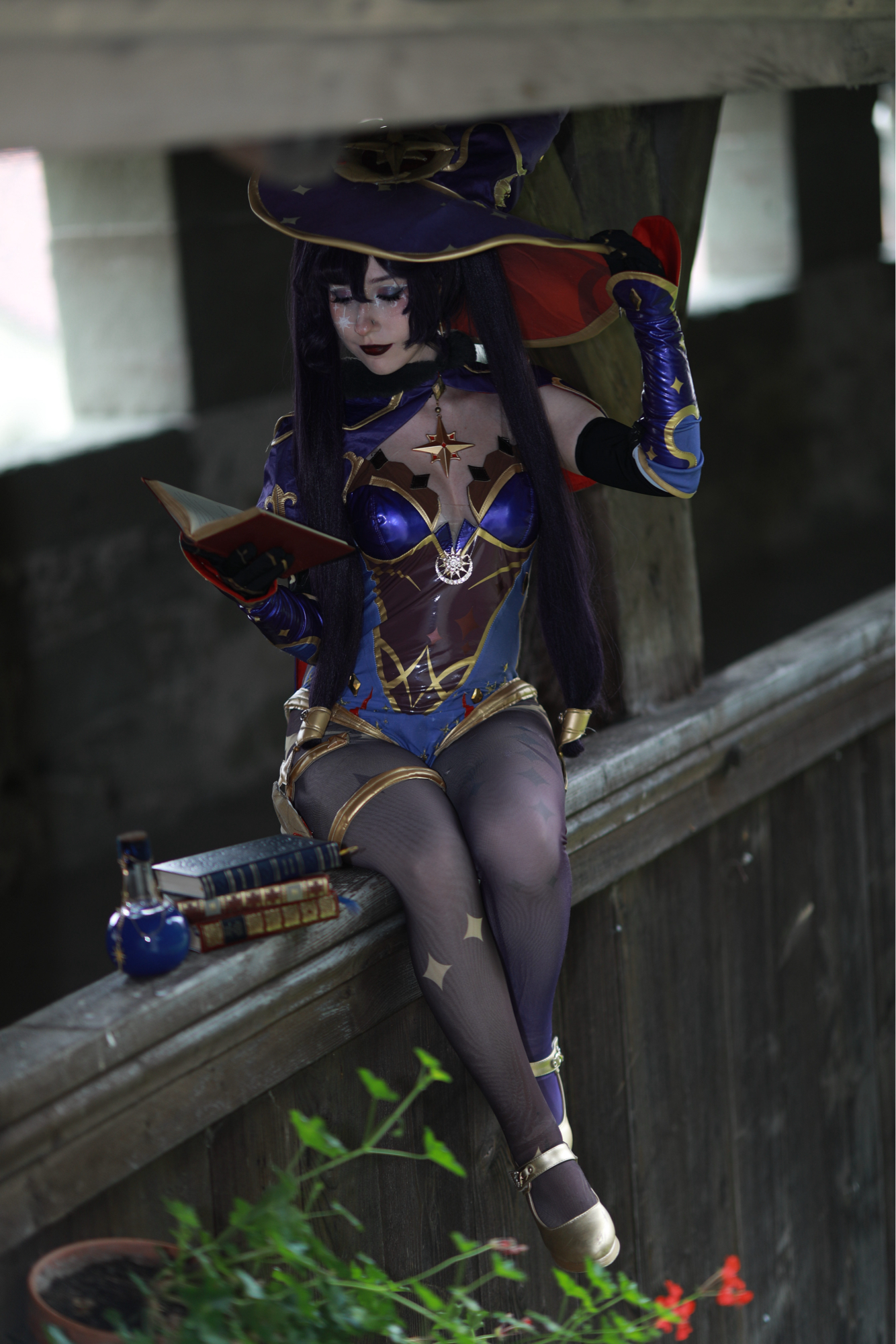 Mona Megistus - Photo 1