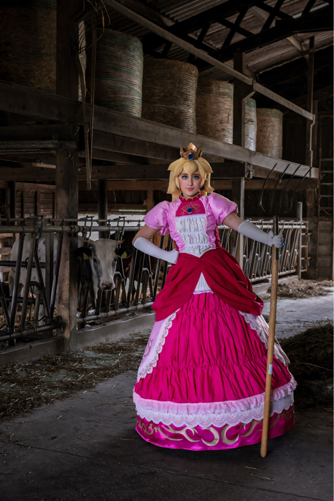 Peach at the farm 🐮 - Photo 13