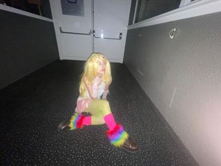Chica preview 3