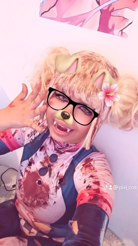 Pixi_cos – Cosplay de toga 😝💛