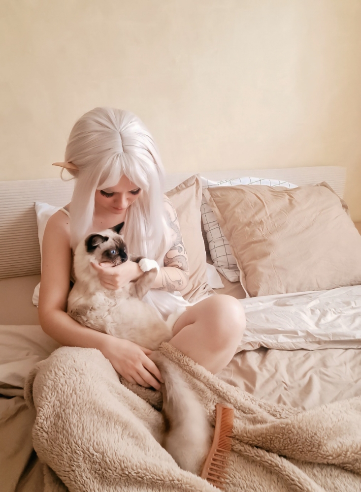 Frieren sleeping - Photo 13