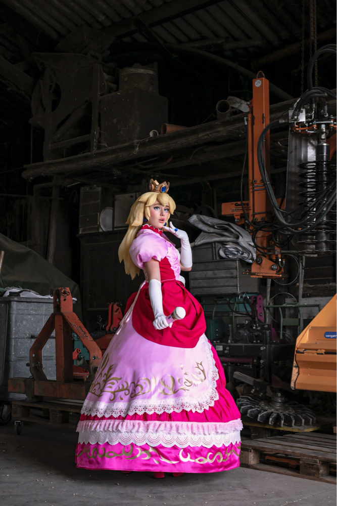 Peach at the farm 🐮 - Photo 2