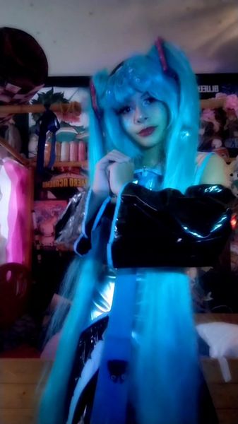 Moondrop_cosplay - Miku