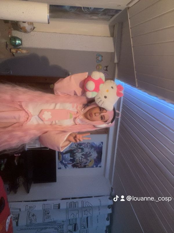 Louanne.ackrm – Sakura Miku 