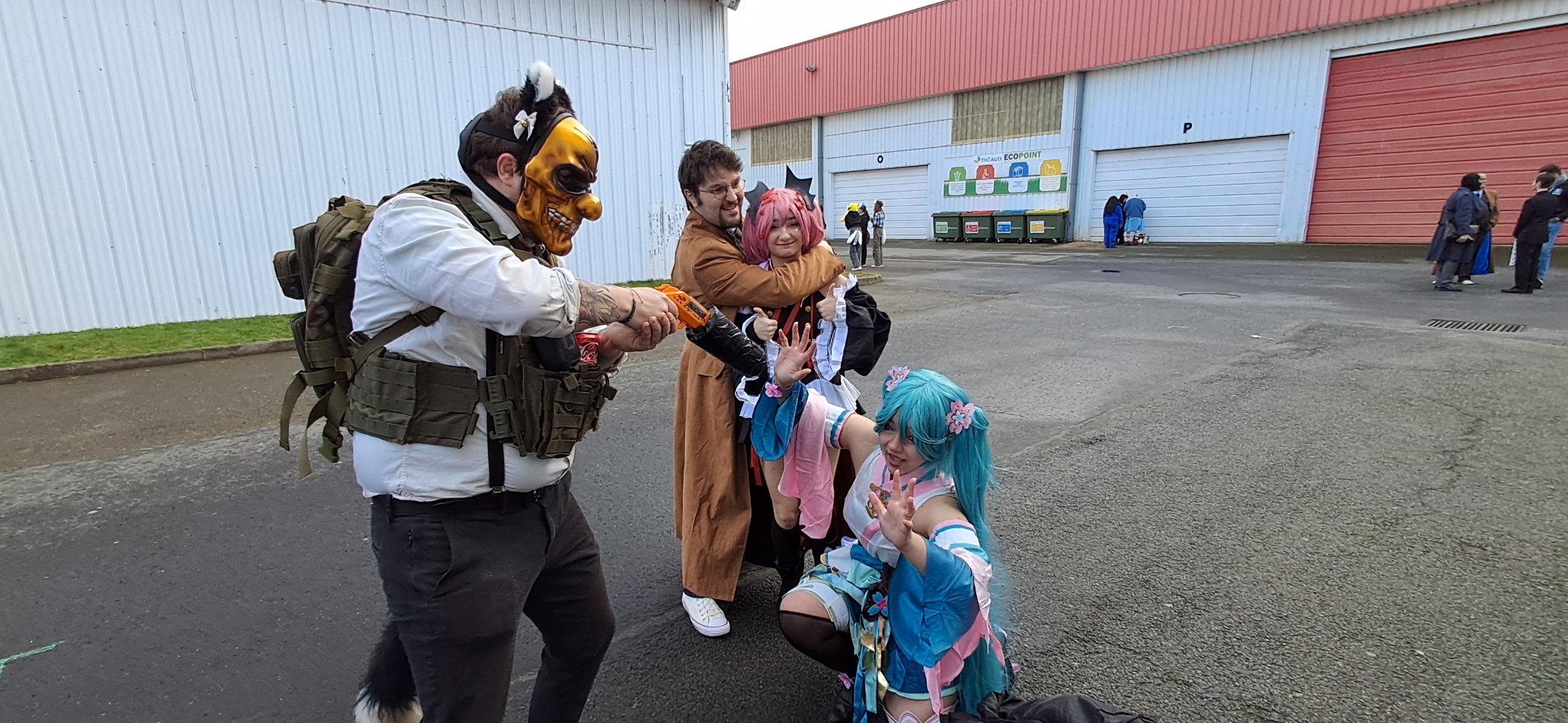 Wolf (golden mask) - Photo 15