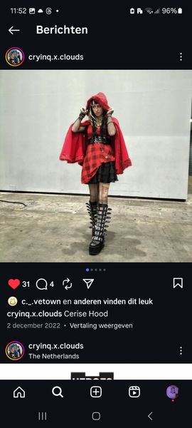 Lightupyourday - Cerise Hood 