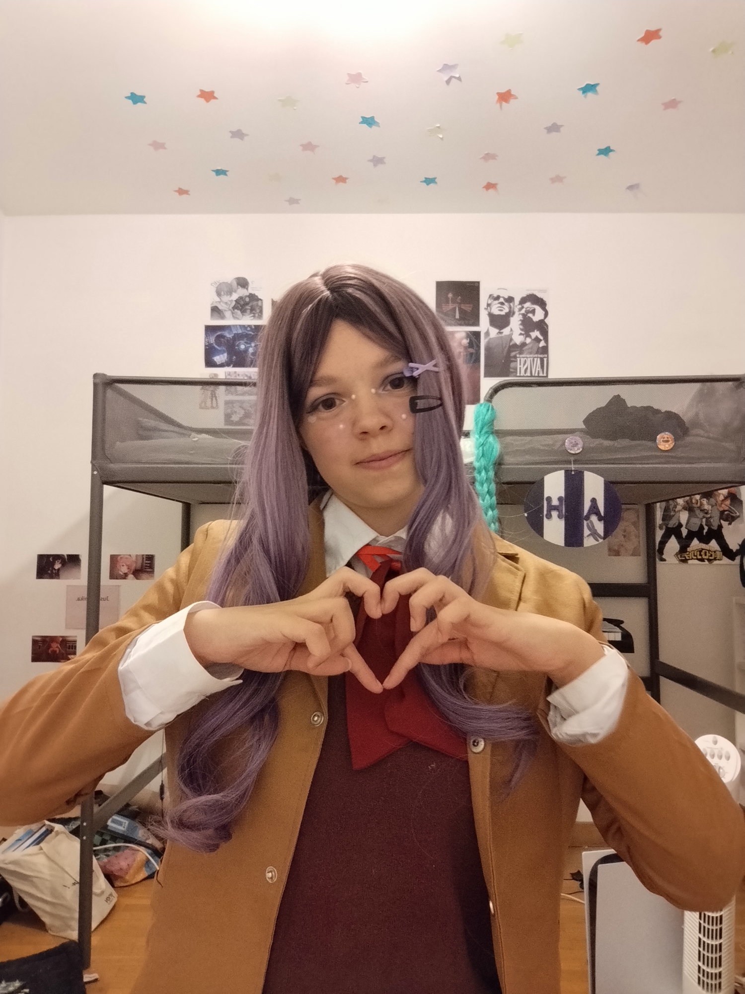 Yuri 🖊️📓 - Photo 1