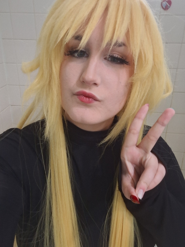 Eve (debut!) - Photo 1