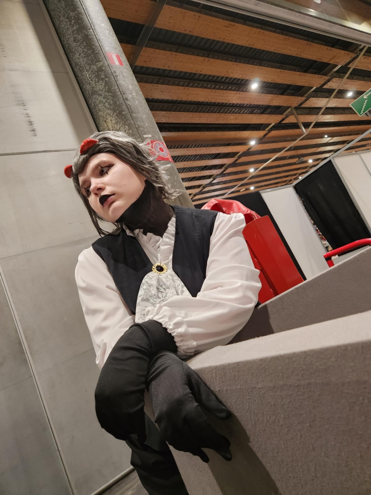 Stolas other outfit - Photo 17