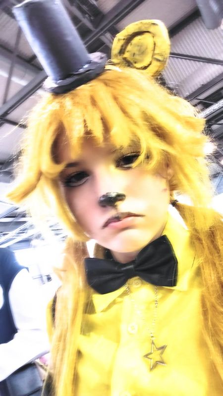 Cosplay._.star – Golden Freddy 