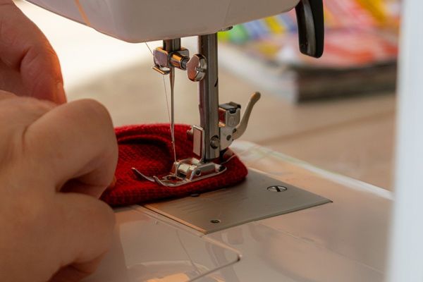 Sew the hem — illustration 1