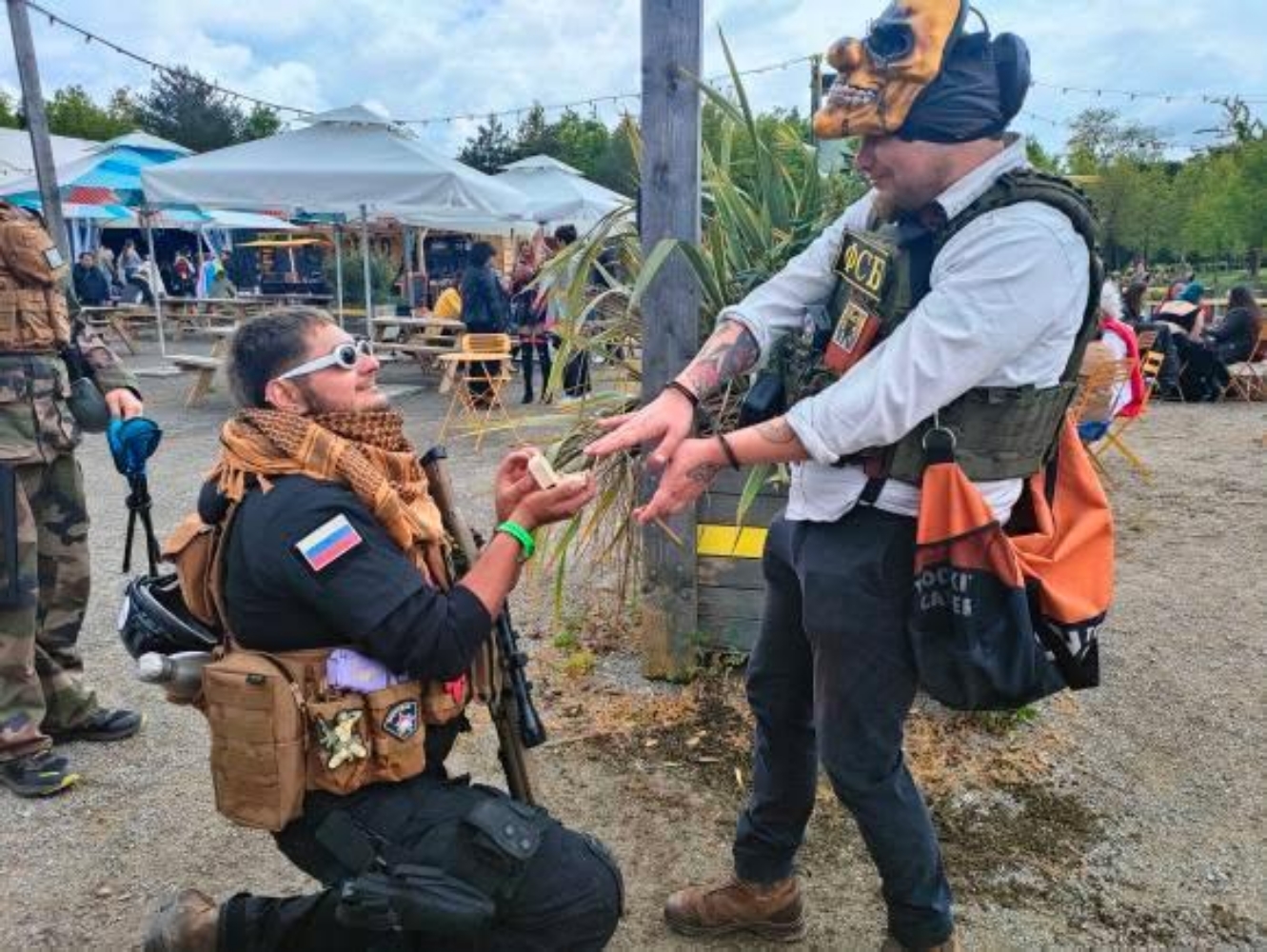 Wolf (golden mask) - Photo 2