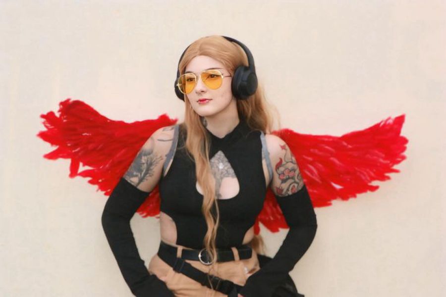 Moonflo.cos - Hawks (genderbend)