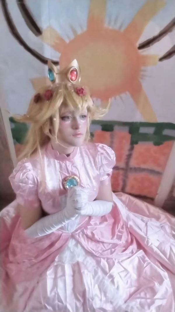 Une_fan_de_fnaf02 - Princesse Peach