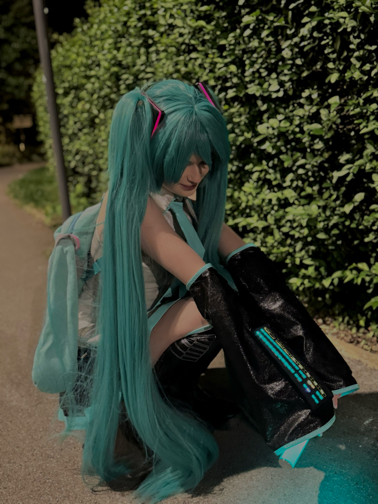 HATSUNE MIKU 🌃 - Photo 5