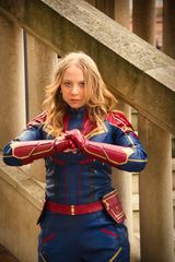 Spidey & Capt Marvel preview 3
