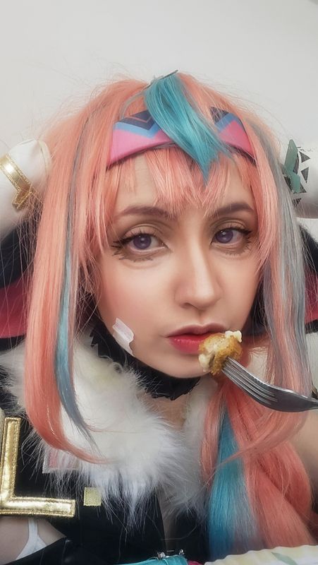 Astral puppet – Varesa selfie