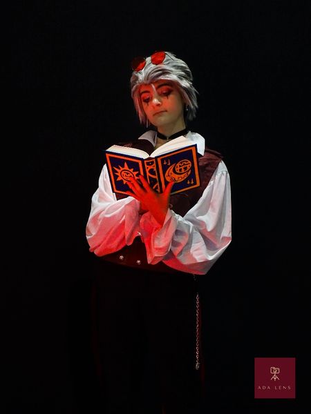 Haku.cosplay - Stolas (human)