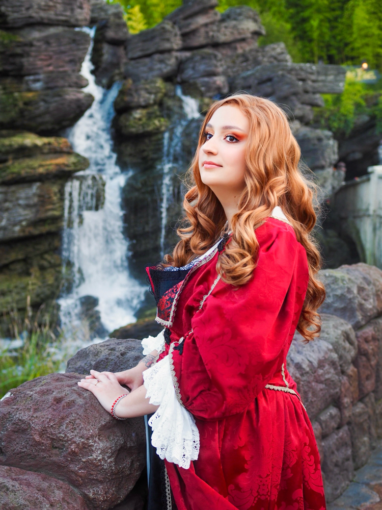 Elisabeth Swann - Photo 2