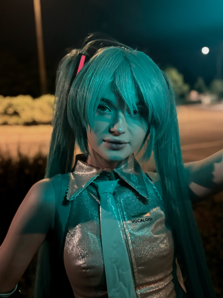 HATSUNE MIKU 🌃 - Photo 4