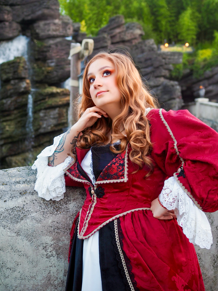 Elisabeth Swann - Photo 17