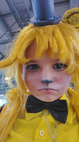 Cosplay._.star - Golden Freddy 