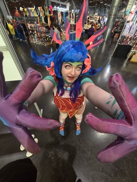 Hebi_scarlet - Neeko