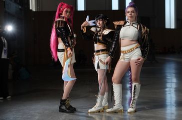 Zoey & Huntrix preview 3