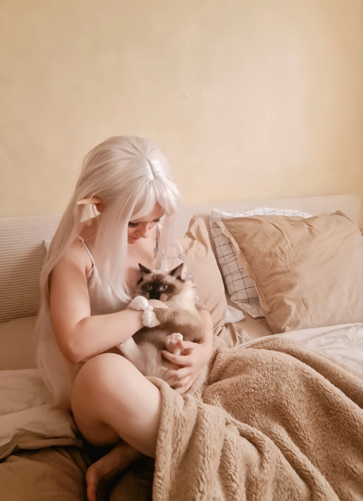 Frieren sleeping - Photo 10