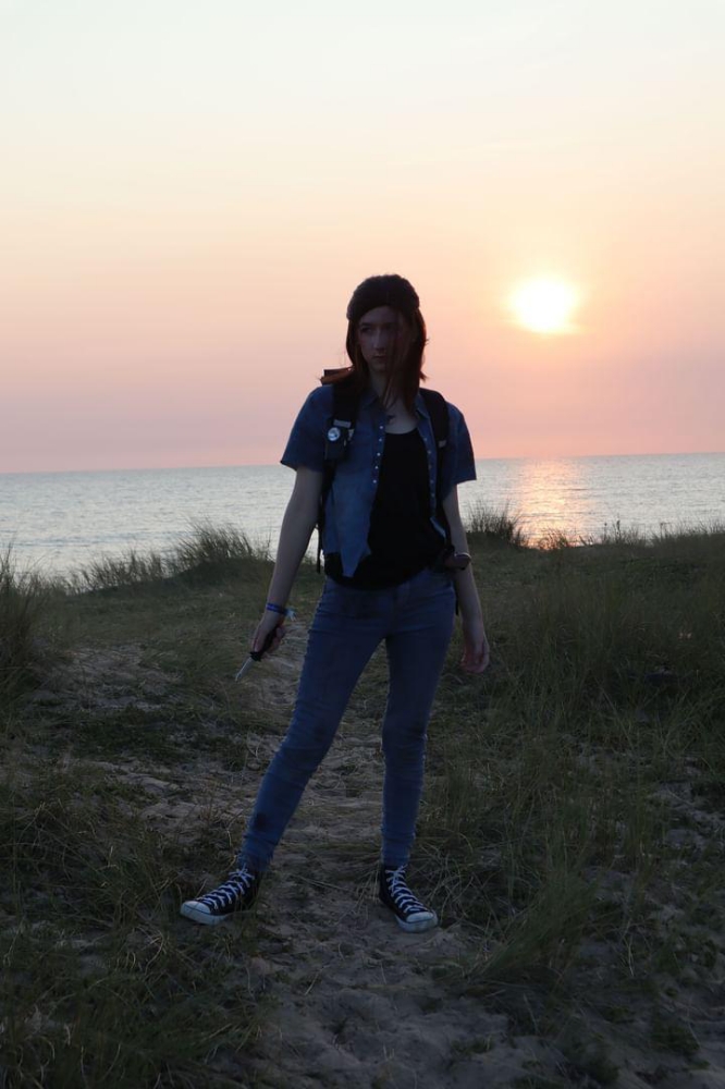 Ellie TLOU2 beach — photo 9