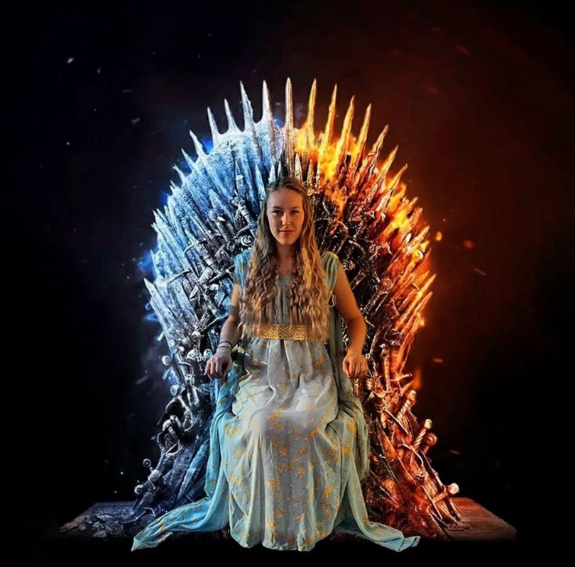 Thekoalala – Daenerys auf Tron 